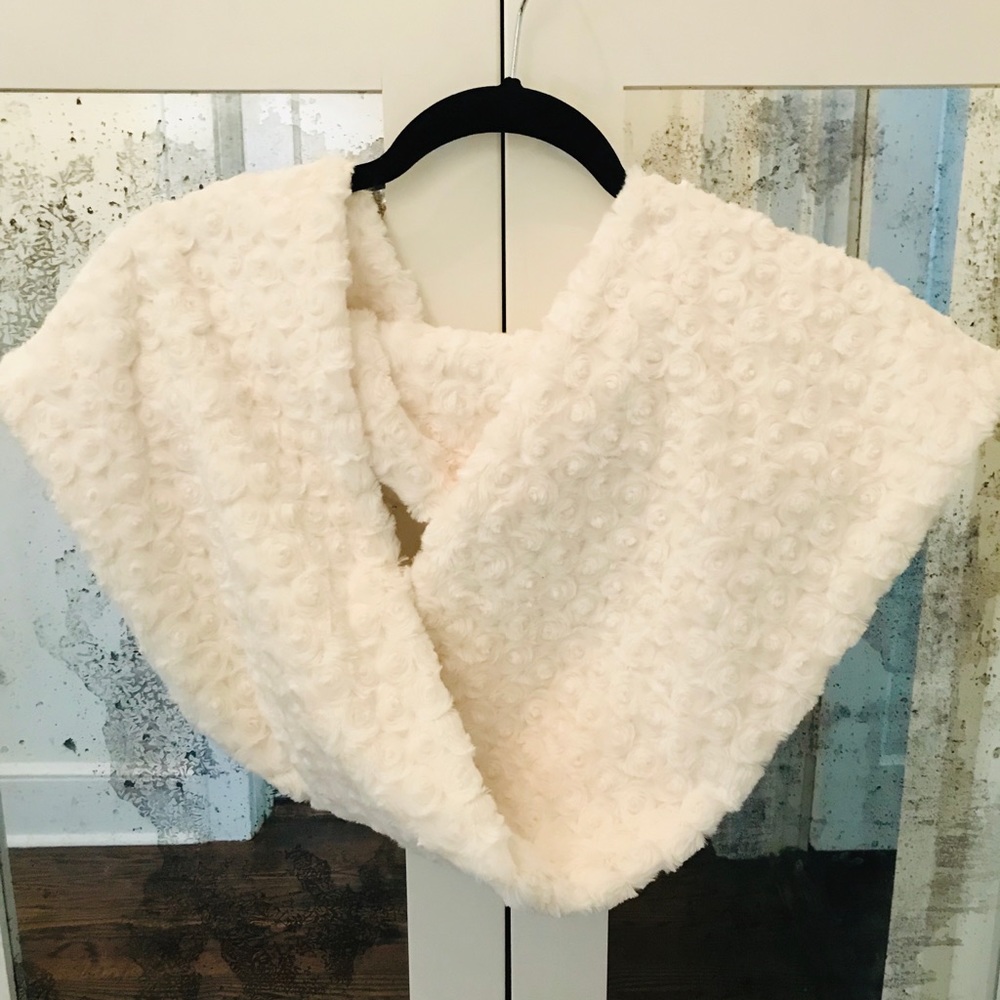 Loft Fur Infiniti Scarf Winter White NWT